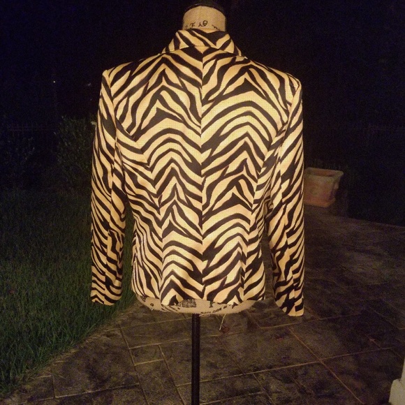 ALLYSON CARA ANIMAL PRINT POLYESTER BLAZER - Picture 6 of 6